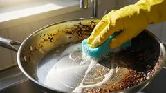 Näin puhdistat pinttyneen rasvan pannusta – helpot kotikonstit testissä