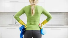 Kuinka poistaa itsepintainen rasva keittiöstä: vinkkejä kiiltävän puhtaisiin pintoihin